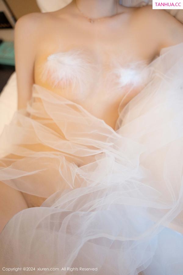   [XiuRen]高清写真图 2024.10.21 No.9318 白芷yy 性感美腿第53张图片